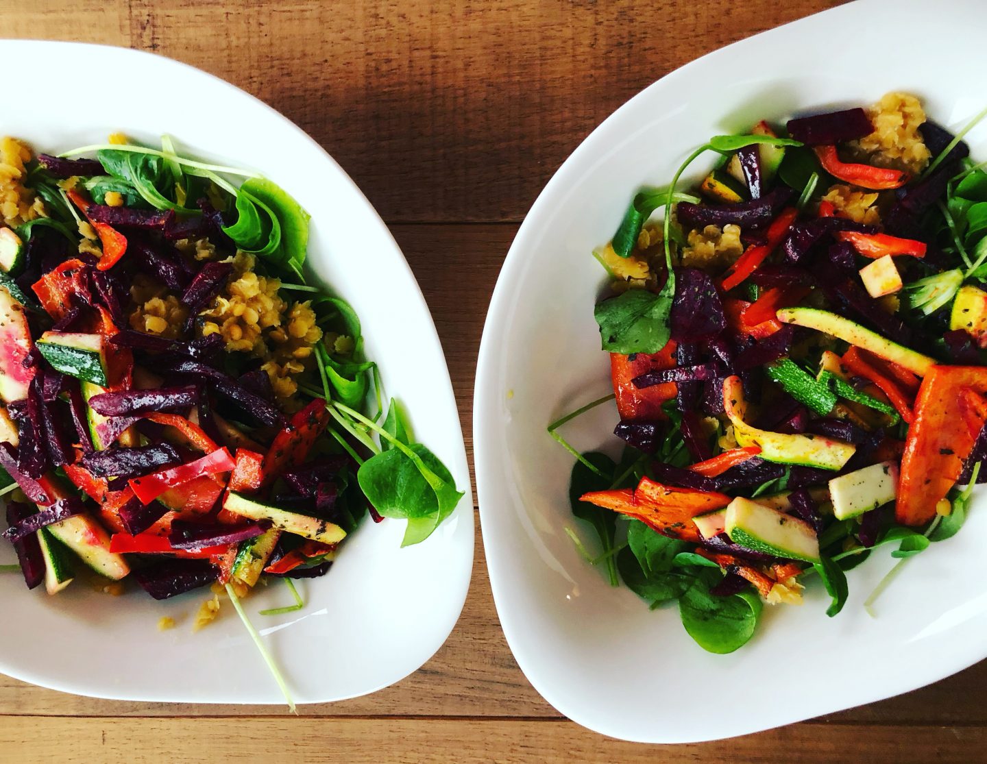 Bunter Salat mit roten Linsen und Honig-Senf Dressing - Nini und Chérie ...