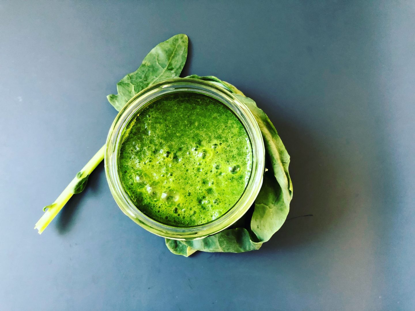 Green Smoothie, mit Kohlrabiblättern gegen Winterblues!